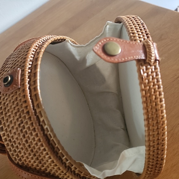 Rattan crossbody bag - Picture 3 of 7